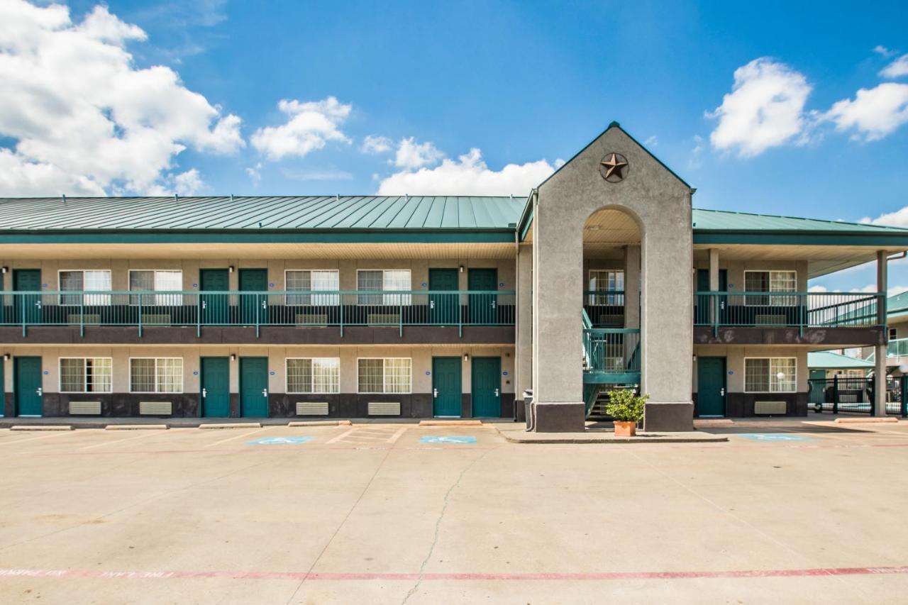 Americas Best Value Inn Fort Worth Exterior photo