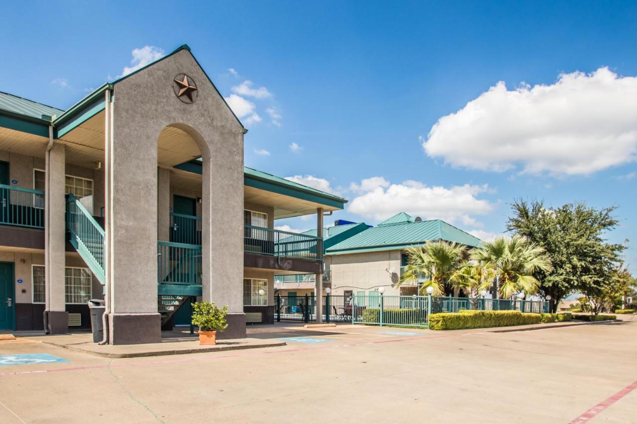 Americas Best Value Inn Fort Worth Exterior photo