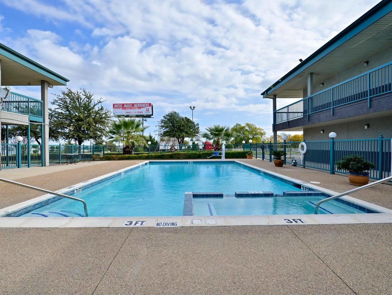 Americas Best Value Inn Fort Worth Exterior photo